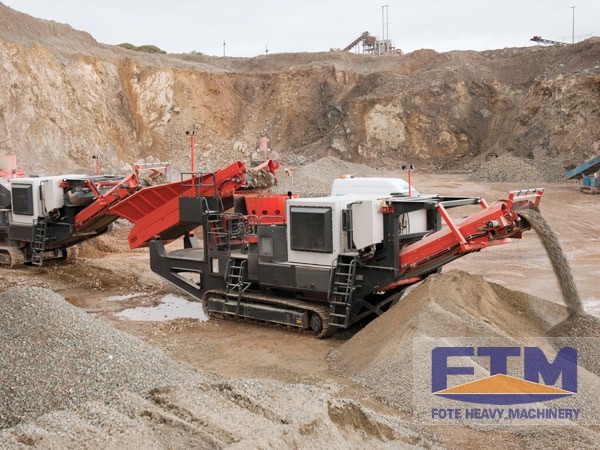 crawler type mobile crusher